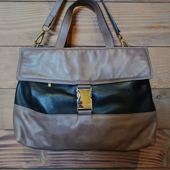 Elegant Two-Tone Leather Handbag - Picture 9 of 15